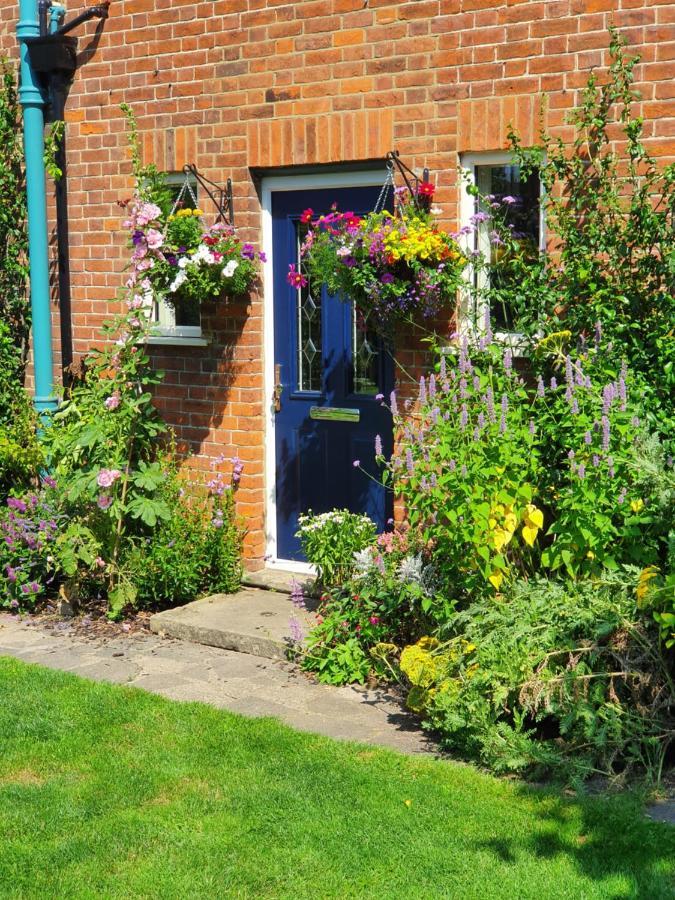 The Lodge Stanwell Exterior photo